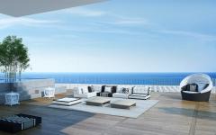 La terrasse en partie couverte de cet appartement de luxe en construction sur la côte terrasse appartement de vacances de luxe