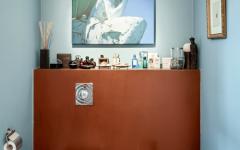 toilettes dans la salle de bains