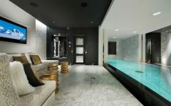 Le centre spa propose de se changer les idées en nageant dans la piscine chauffée ou de profiter du jacuzzi luxe chalet de prestige vacances de ski courchevel