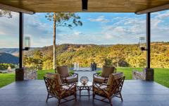 Cette belle demeure possède de nombreuses terrasses et vérandas véranda vue sur les terres fertiles d'australie vini viticulture