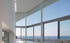 Villa de luxe aux énormes murs vitrés style méditerranéen villa de luxe Espagne design