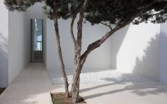 Entrée principale toujours en blanc entrée espace outdoor tendance villa de luxe vacances en Espagne