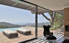 vue sur piscine extérieur de luxe villa de plain-pied moderne