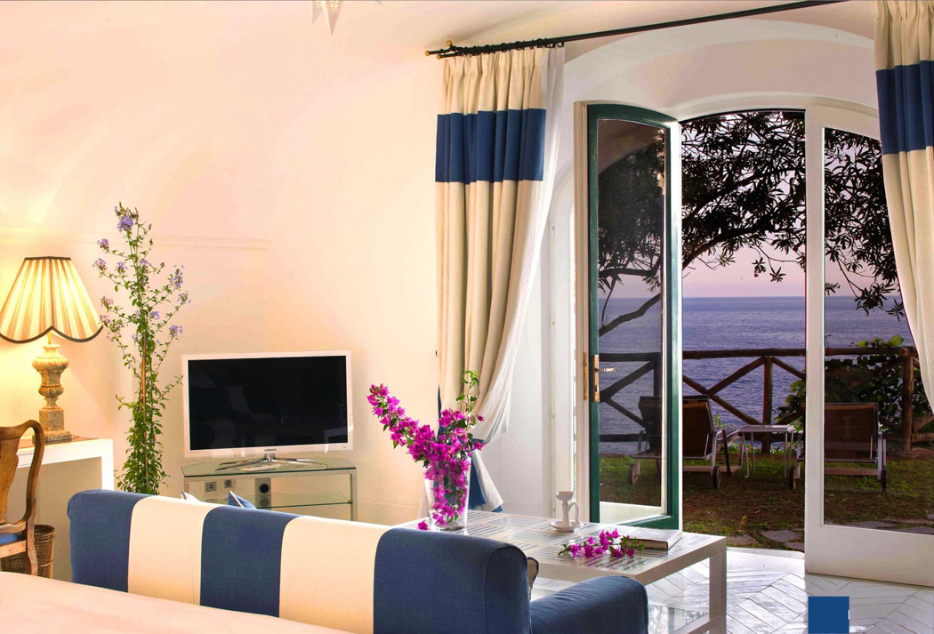 Et toujours la cerise sur le gâteau – l’impressionnante vue sur la mer, la baie et la plage privée ambiance artistique vue sur la mer villa à louer