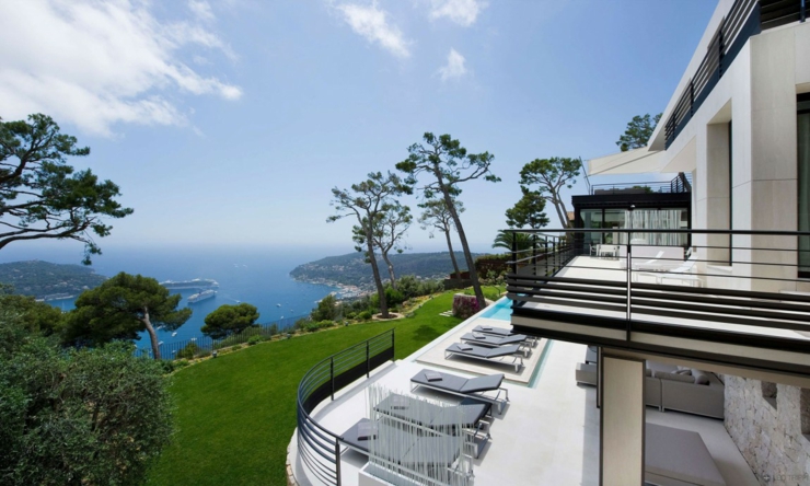 sublime vue depuis villa de luxe méditerranée côte d'azur
