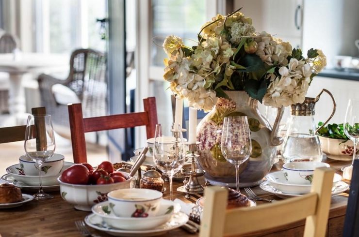 L’art de table pour un repas sain à la campagne ambiance repas à la campagne