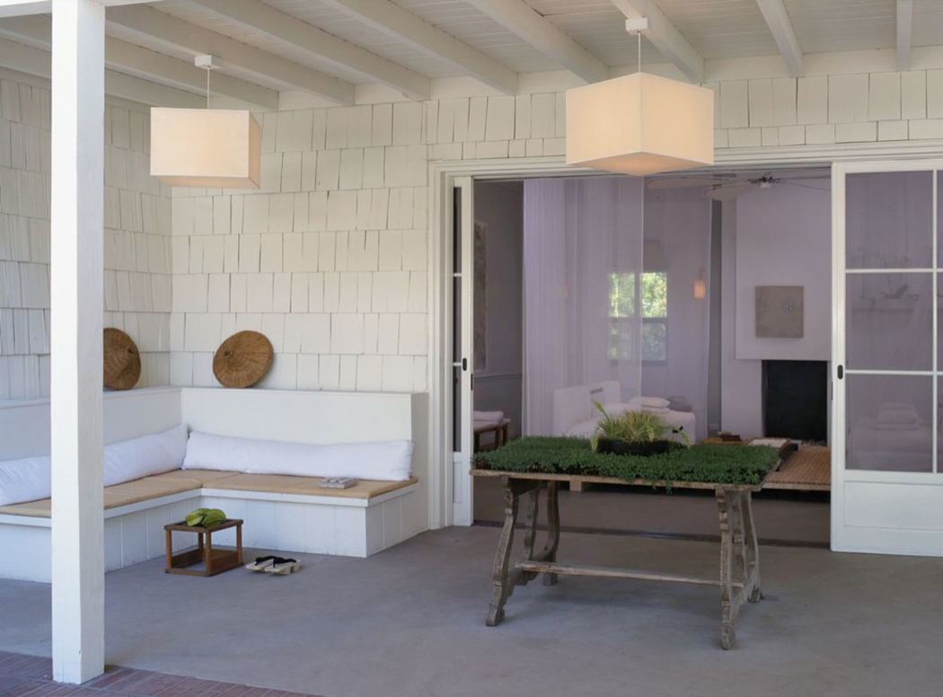 Extérieur cabane design épuré en blanc