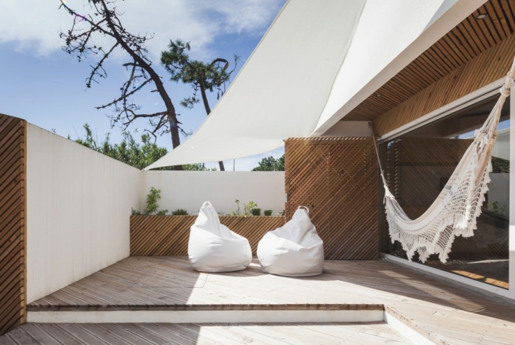 La petite terrasse de cette belle maison originale terrasse en bois massif maison moderne