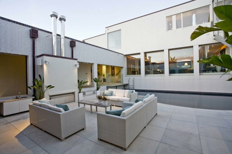 Le patio en plein air de cette maison contemporaine espaces outdoor maison d'architecte prestige