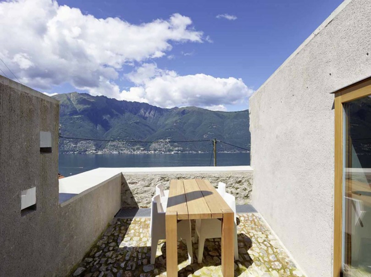 Terrasse en hauteur offrant une belle vue sur le lac terrasse vue lac maison rustique