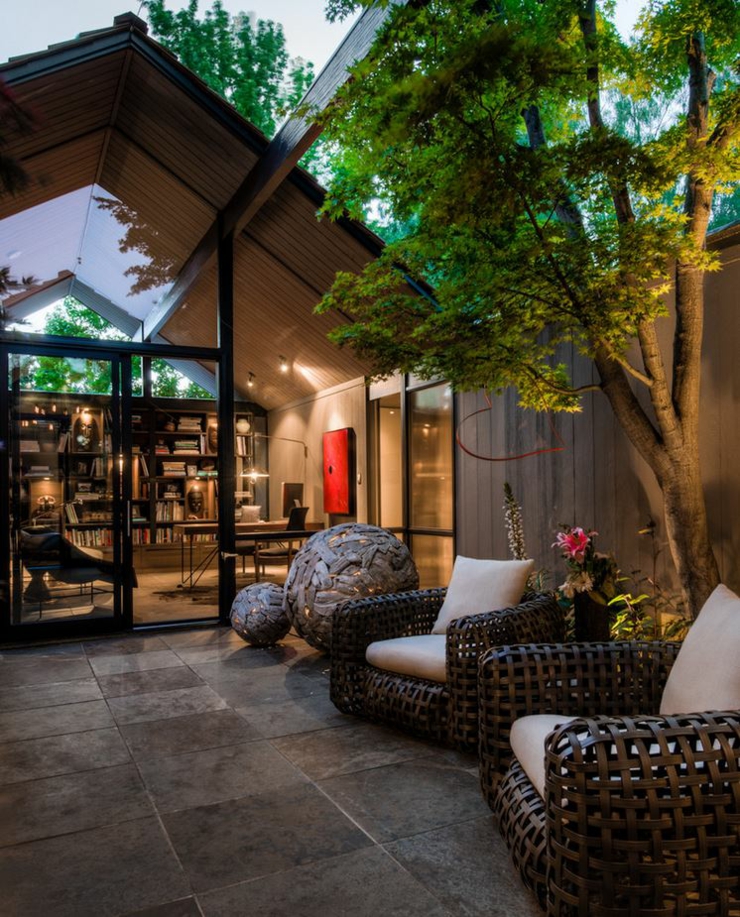 Espace outdoor faisant relais entre le bureau et la maison terrasse design luxe maison
