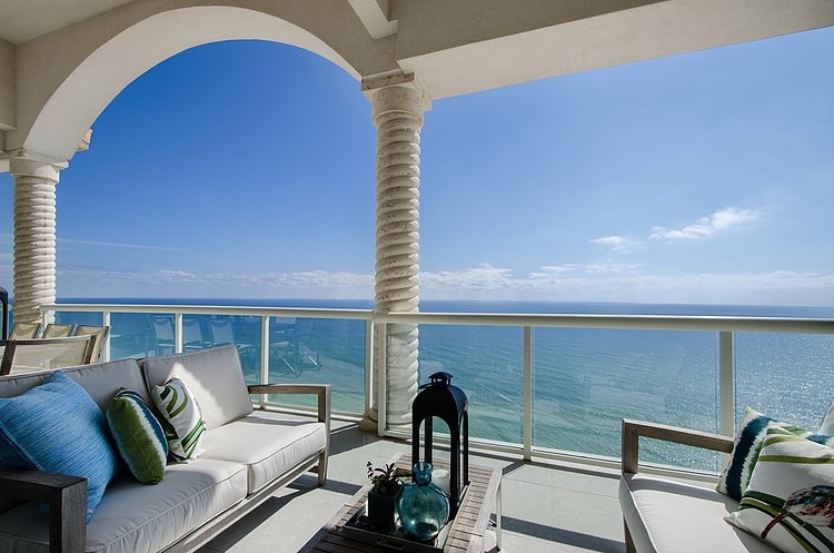 Espace outdoor à la splendide vue sur la plage et la mer vue sur la mer appartement exotic