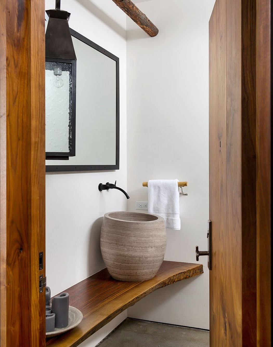 Toilettes de cette maison rustique de vacances à la déco sobre et originale déco toilettes moderne maison de luxe