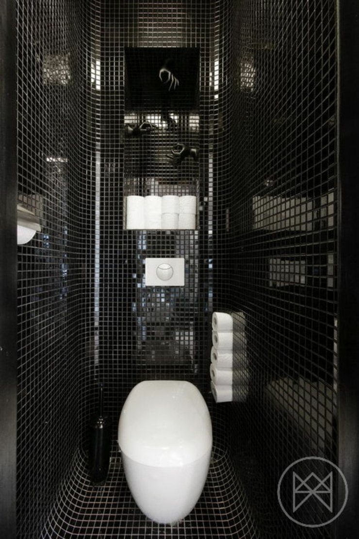 Toilettes au design moderne noir et blanc à la déco créative toilettes en noir original design