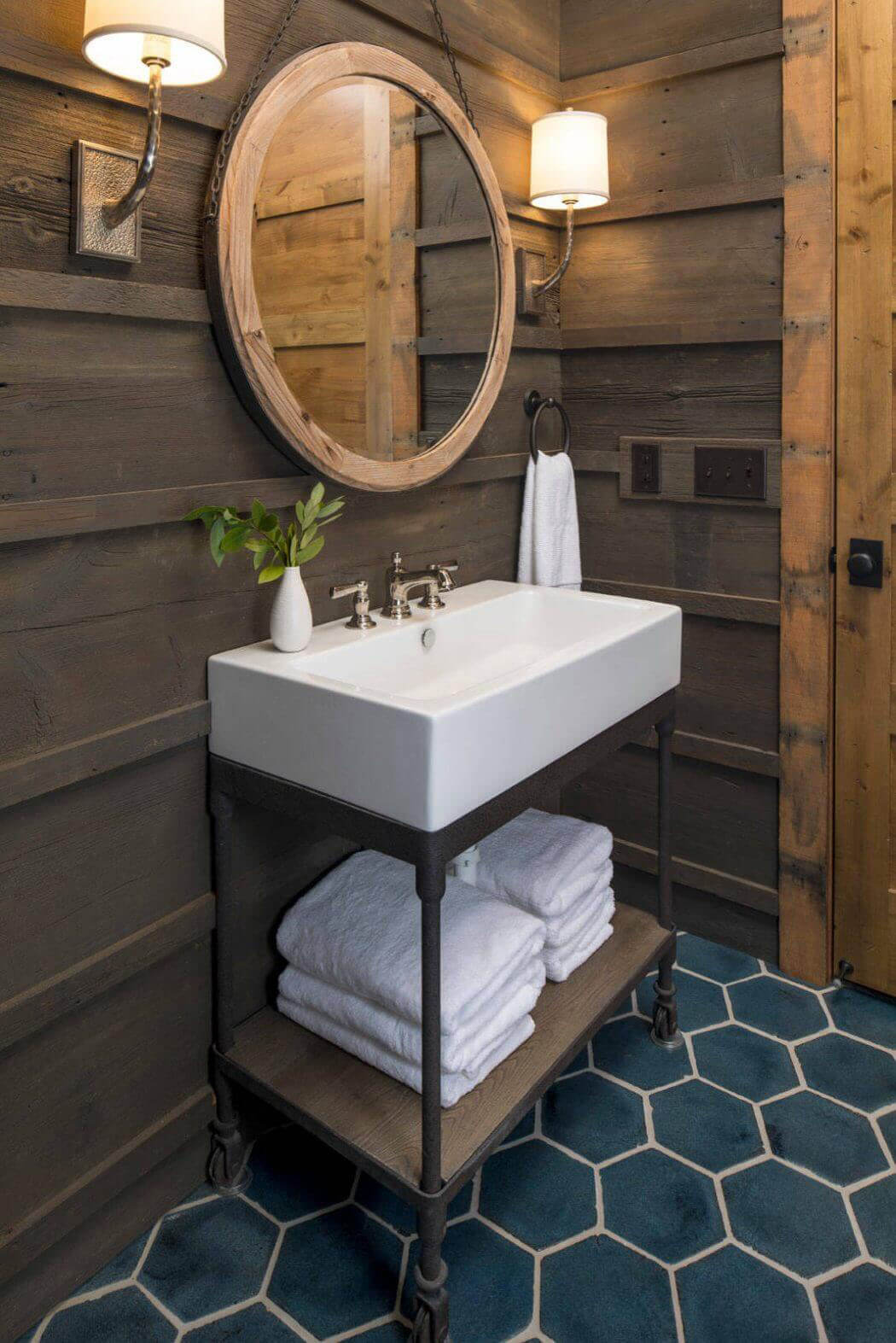 Les toilettes et seconde salle d’eau plus petite et compacte mais tout aussi jolie déco design salle de bain rustique