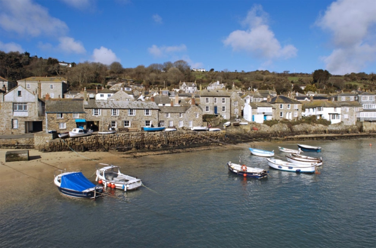 Mousehole avec son port et ses vieilles maisons en pierres village de pêcheurs pittoresque vacances