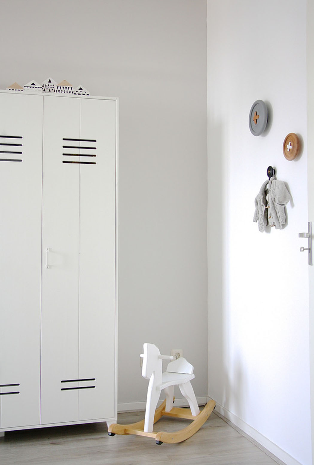 Autres vestiaires métalliques comme ceux vendus sur marma.fr spécialement choisis pour meubler la chambre du nouveau-né vestiaires métalliques tendance deco design maison