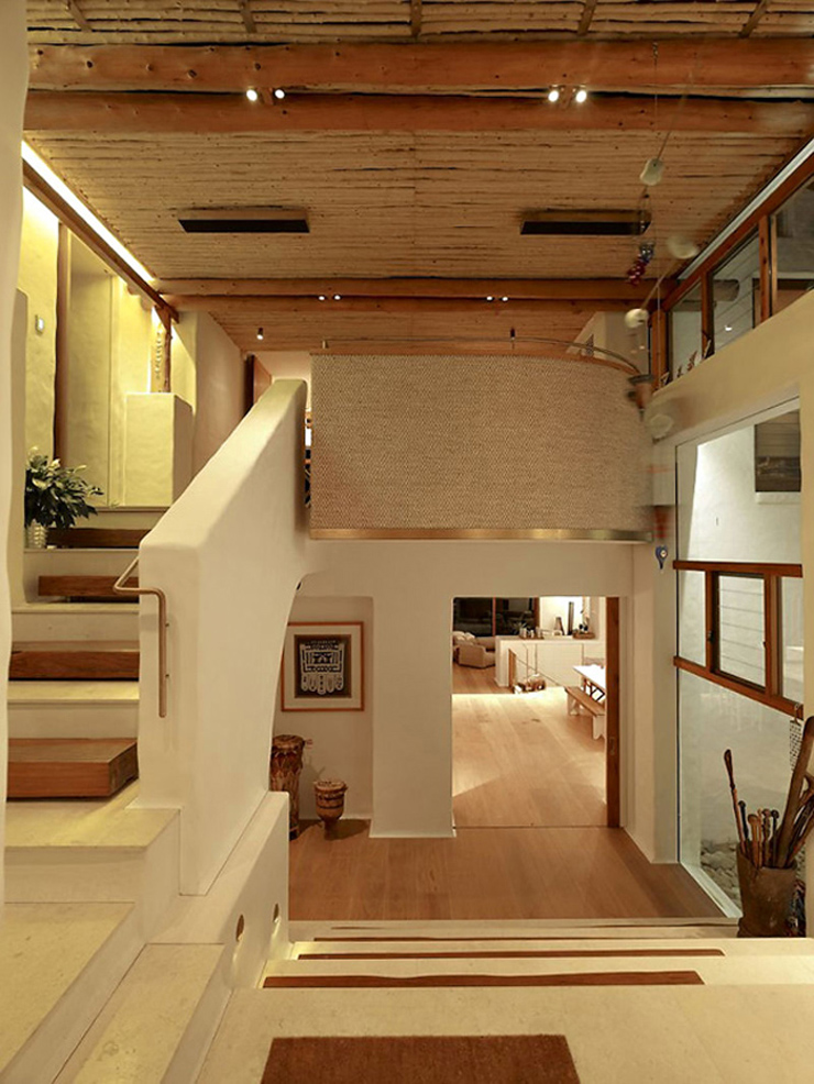 L’intérieur aux couleurs chaudes mi rustique mi méditerranéenne intérieur design moderne sympa villa de luxe australie