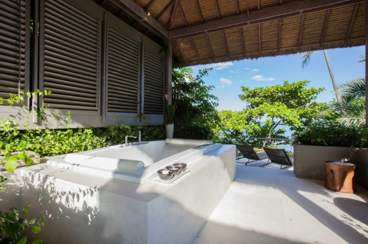 L’emblématique salle de bains en plain air Thaïlande décor de rêve villa à louer