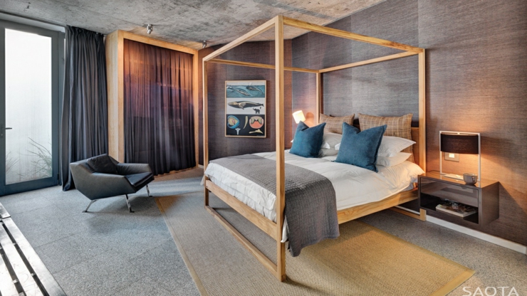Une des chambres classes situées au rez-de-chaussée chambre à coucher vue sur mer