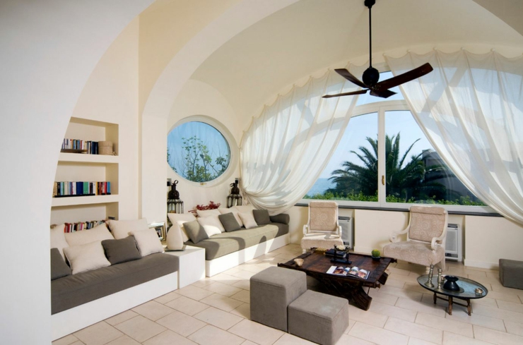 Intérieur chic et élégant de cette villa de rêve avec vue sur la mer résidence secondaire mer italie