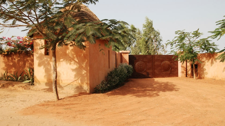 Entrée principale villa de vacances au Sénégal entrée villa de vacances luxe sénégal