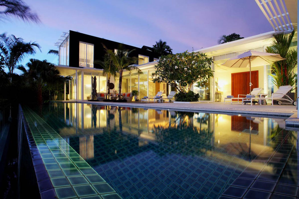 Originale et prestigieuse, voici cette exotique villa de luxe éclairée dans le noir magnifique villa de vacances exotiques romantique