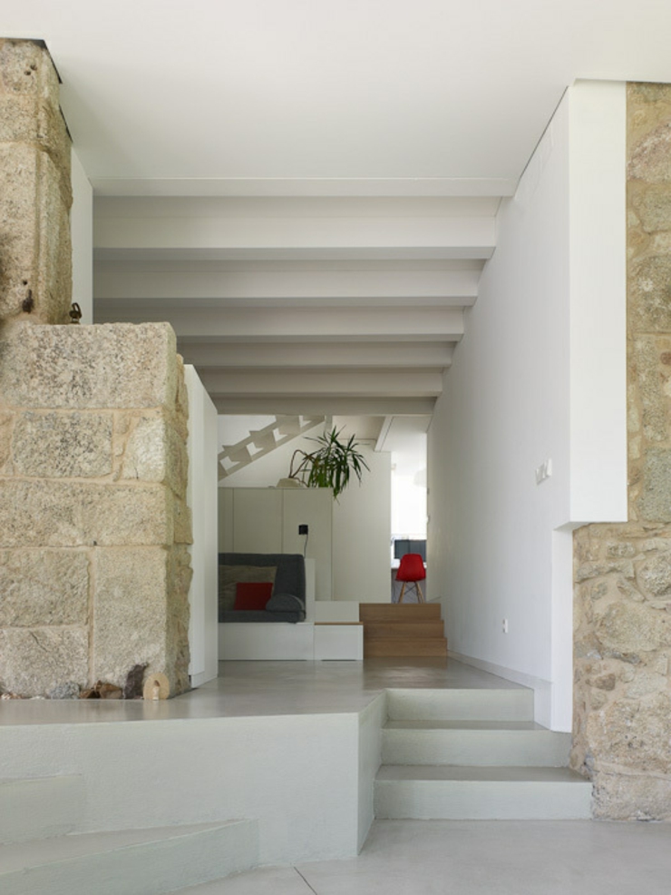 Le style rustique conservé dans cette maison à rénover intérieur mixte ancienne moderne design