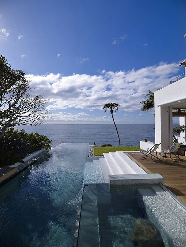 Vue sur l’océan et la piscine à débordement piscine à débordement villa de luxe plage australienne