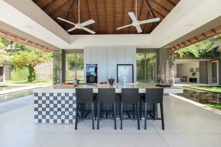 Salle à manger pour des repas agréables espaces extérieurs vacances exotiques villa à louer