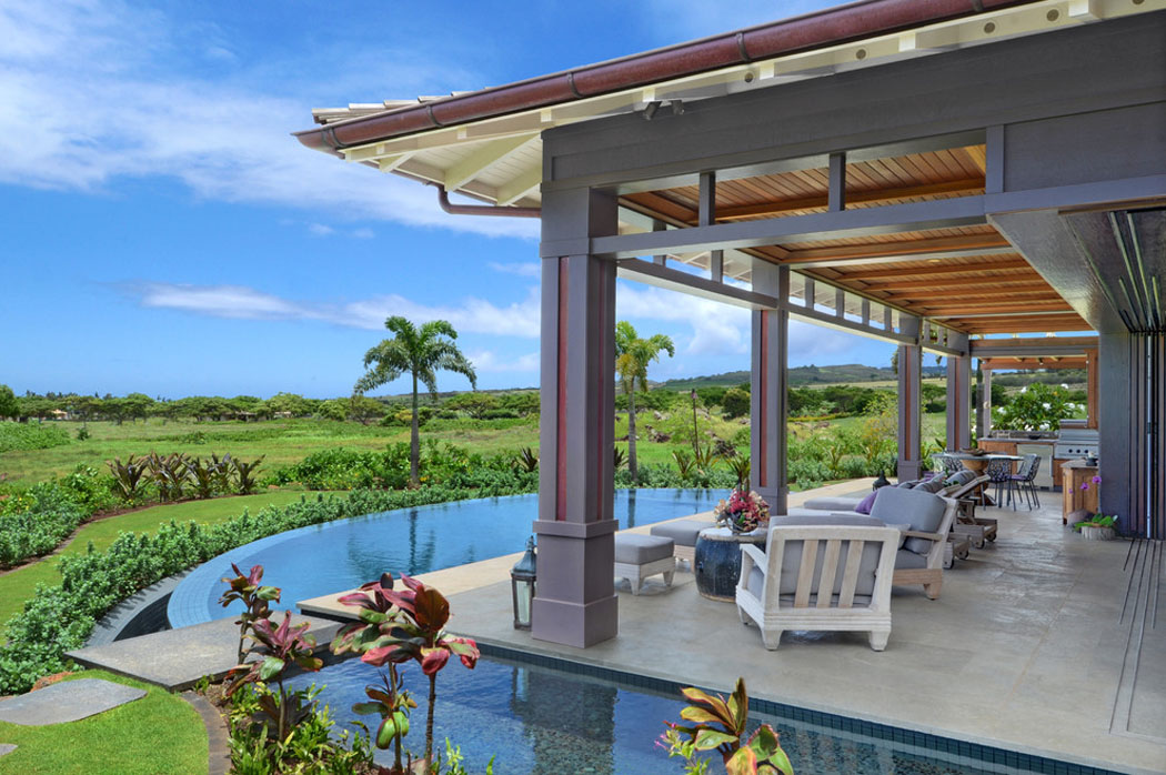 Beau panorama depuis la terrasse couverte à côté de la piscine de cette villa de rêve villa de luxe vacances de rêve