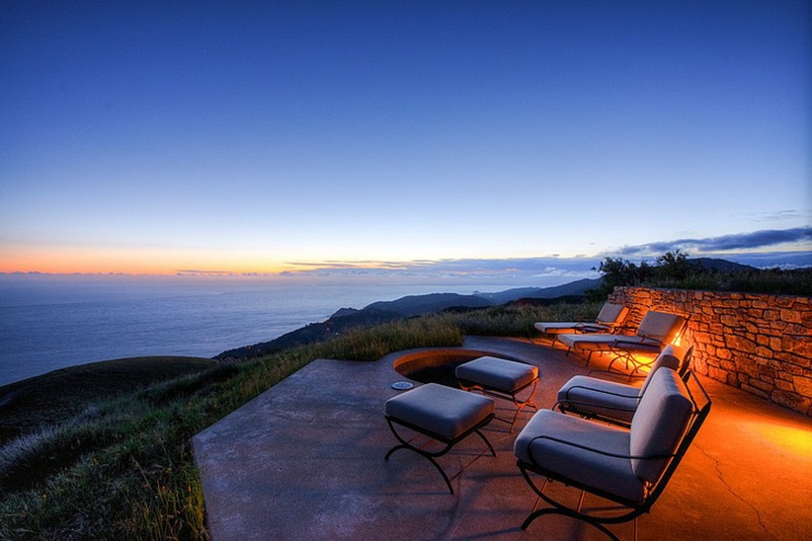 L’une des terrasses extérieures de cette résidence de prestige extérieurs splendides face à la mer